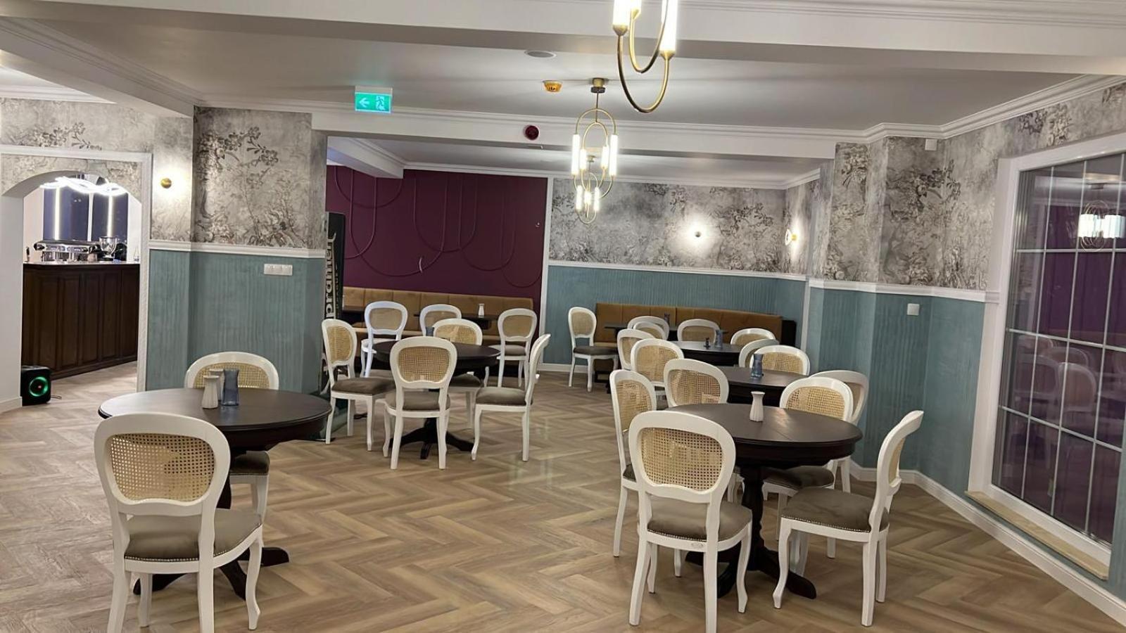 Отель Colina Restaurant & Events Бистрица Экстерьер фото