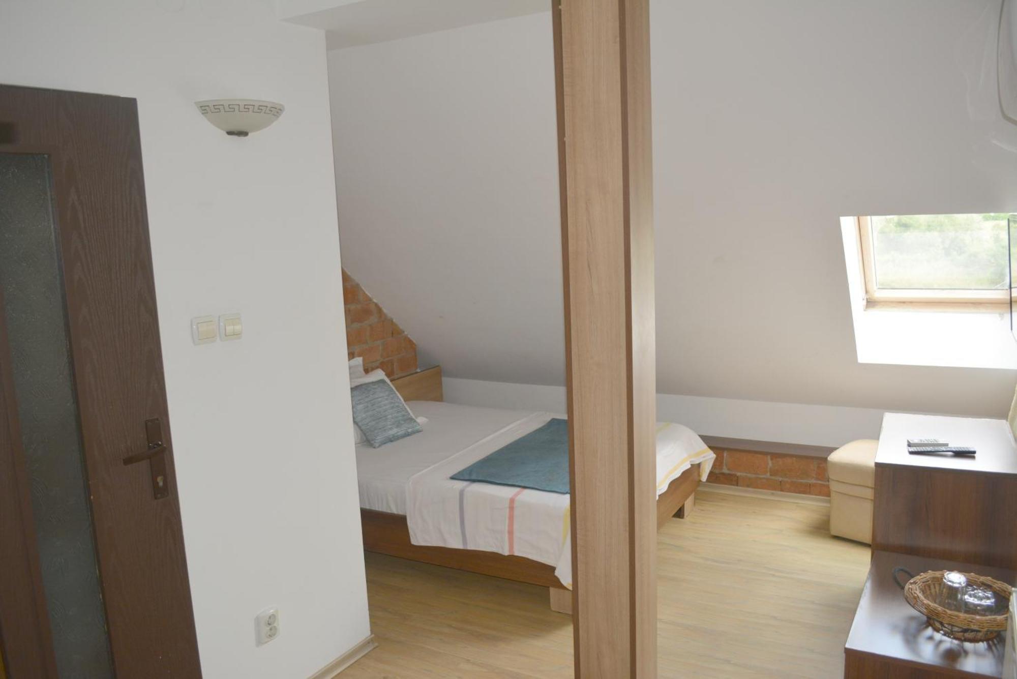 Отель Colina Restaurant & Events Бистрица Номер фото