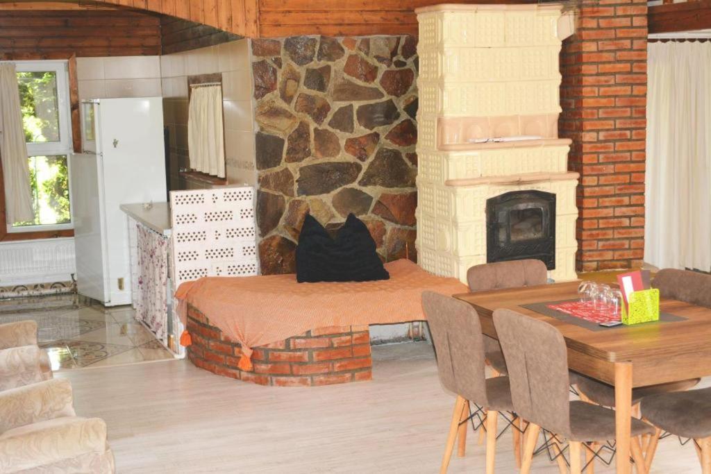 Отель Colina Restaurant & Events Бистрица Экстерьер фото