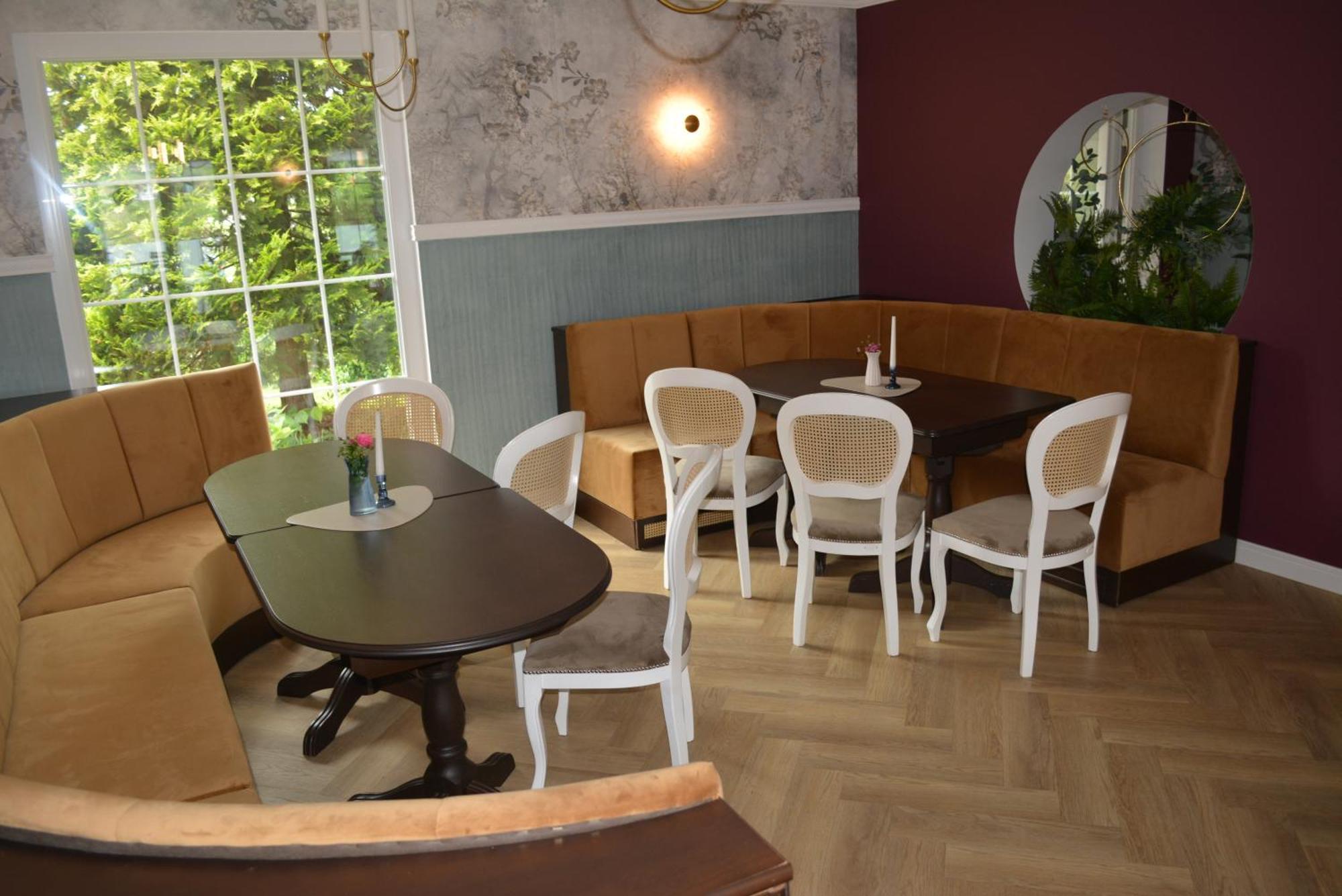 Отель Colina Restaurant & Events Бистрица Экстерьер фото